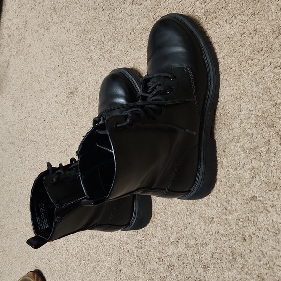 Boots - Picture 3 of 4